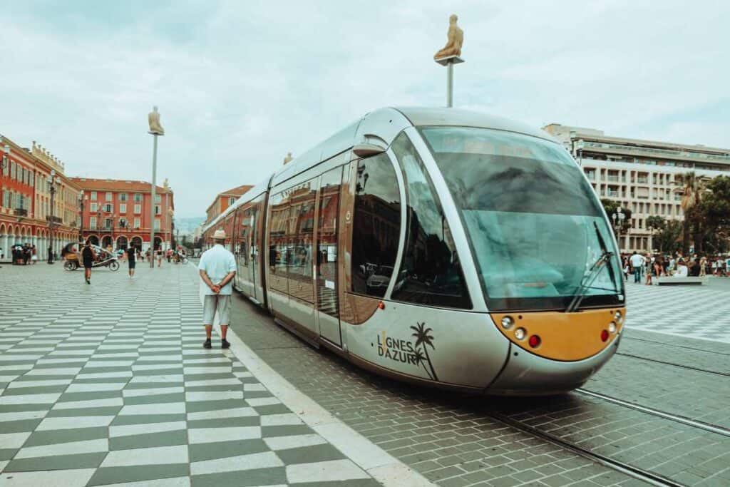 Tram: trasporto pubblico in città